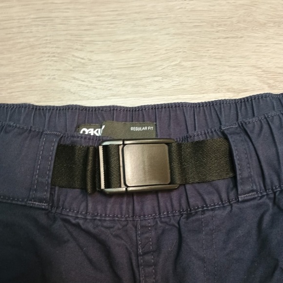 Oakley Mens Roam Commuter Chino Style Shorts Buckle Waist Blue Navy Size Medium - Picture 2 of 11